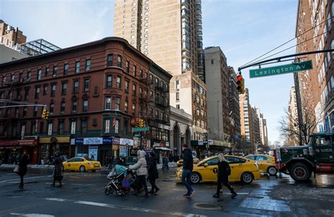 High End Expands On East 86th Street Wsj