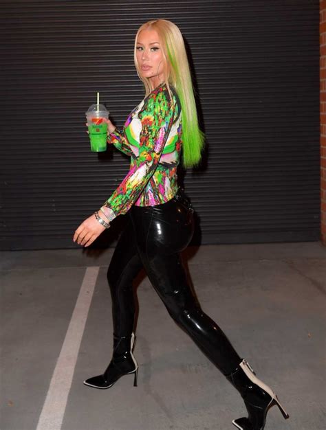 Iggy Azalea Shows Off Her Neon Green Hair Out In New York 07202020 5 Lacelebsco