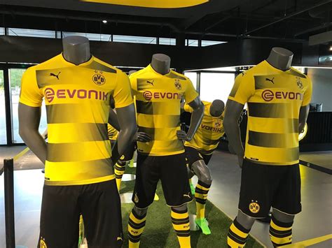 Follow us on @twitter visit us on twitter. Borussia Dortmund 2017-18 Puma Home Kit | 17/18 Kits ...