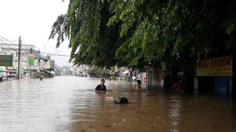 .kawasan puncak dua kali diterjang banjir bandang. Banjir Jakarta 1 Januari 2020, BMKG Sebut Puncak Musim ...