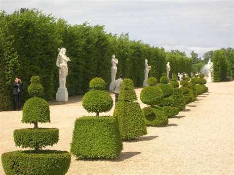 Sculpted Shrubs And Sculptures Flickr Photo Sharing
