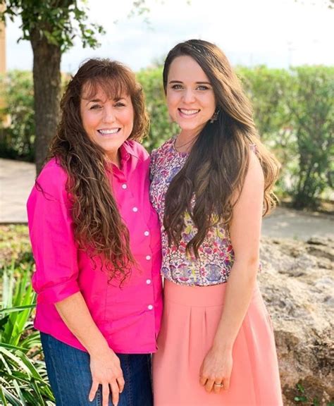 She has blue eyes and her hair color is dark brown. Michelle and Jinger ️ ️ | Duggar girls, Duggars, Duggar family