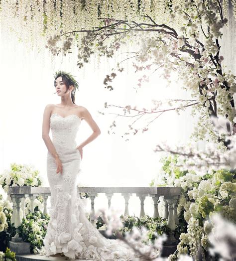 This simple design is bursting with boughs of fresh green leaves and white buds, creating a tranquil scene. Flowers Photography Backdrops Tree green Garden studio ...