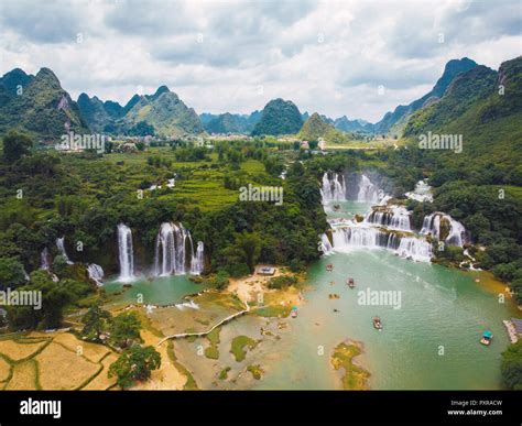 China Guangxi Ban Giocdetian Falls Stock Photo Alamy