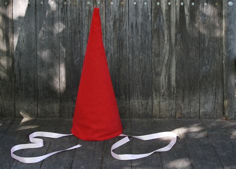 The downloadable pattern below includes templates for the red gnome hat, the fluffy beard and the belt. Please Note: DIY: Gnome Costume