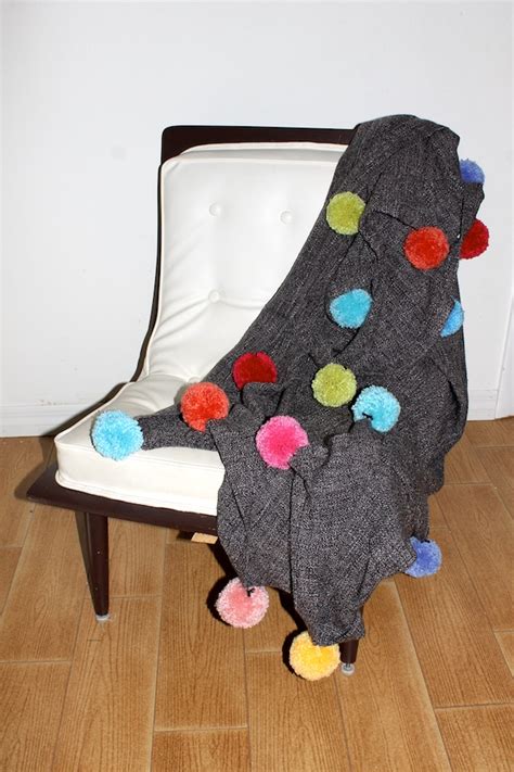 Pom Pom throw blanket - Baby blue – Hope & Jade