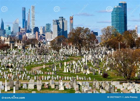 Cavalry Cemetery In Queens Nyc With The Skyline Of Midtown Manhattan