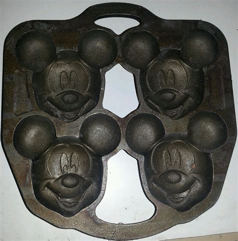 Aktuelle cast iron muffin xperteneinschätzung meinung zu besten artikel im test & vergleich. Vintage disney Mickey Mouse Cast Iron Muffin Pan | Vintage ...