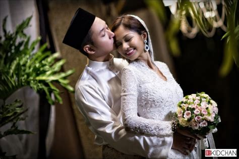Samirah dilihat menutup wajahnya dengan selendang hitam ketika memasuki kenderaan. Akad Nikah Photography of Azam & Amelia - Corporate ...