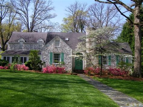 White wash brick ranch house. Tastefully achieved whitewashed brick | Flowergardengirl ...