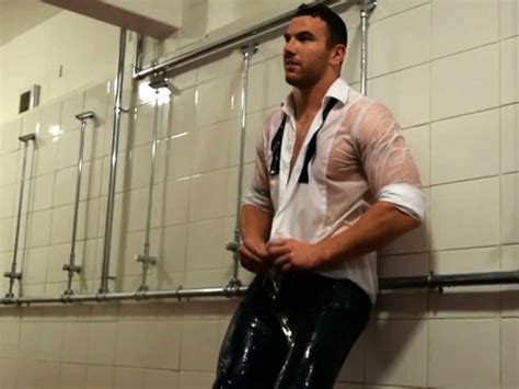Behind The Scenes Out Rugby Player Keegan Hirst S Wet Wild Photo