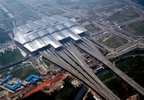 Train Station in Chogqing, China : InfrastructurePorn