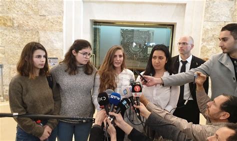 הוא מוֹצֵא חֵן בְּעֵינֵי בָּנוֹת. בג"ץ מחק העתירה לגיוס לוחמות לשריון - חדשות משפט ופלילים ...