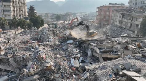 Kahramanmaraşta evi yıkılan depremzedelere bir darbede bankalardan