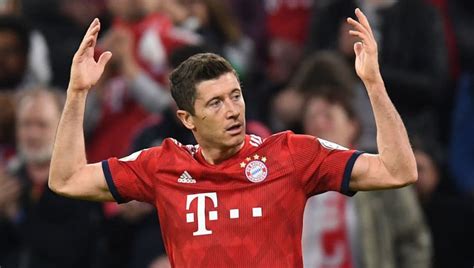 Левандовский роберт (robert lewandowski) футбол нападающий польша 21.08.1988. Robert Lewandowski Hits Back at Critics & Reveals What ...