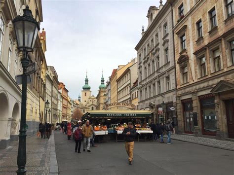 Un Paseo Por Praga Con Niñoscrónicas Germánicas