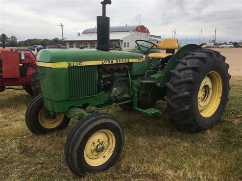 1976 John Deere 2130 Bodnarus Auctioneering