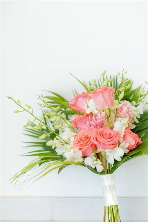 A tulip isn't just for the easter holiday, it looks beautiful in weddings too! Destination wedding in Jamaica || Tropical wedding bouquet ...