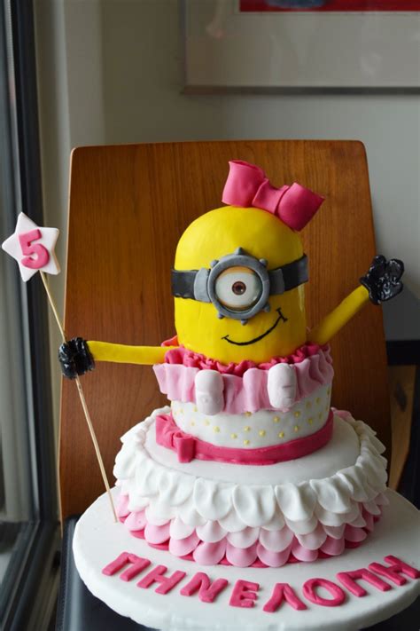 The moment i decided to make a minion cake, i knew i would pick bob. Τούρτα Μίνιον για κορίτσια - Craft Cook Love