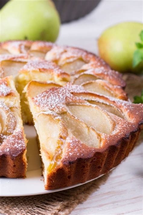 Dieser saftige und lockere Birnenkuchen schmeckt mit frischen Birnen