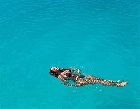 bikini news daily addison rae enjoying her first holiday of 2022 while basking in the sunshine