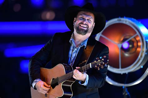 Garth Brooks Brings His Legendary Hits To The Stage In Sanford Florida