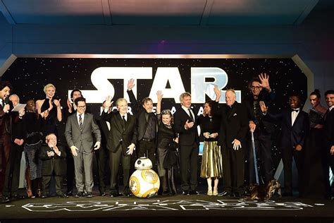 ‘star Wars The Force Awakens Cast Rey Finn Kylo Ren Snoke Bb 8 Bgr