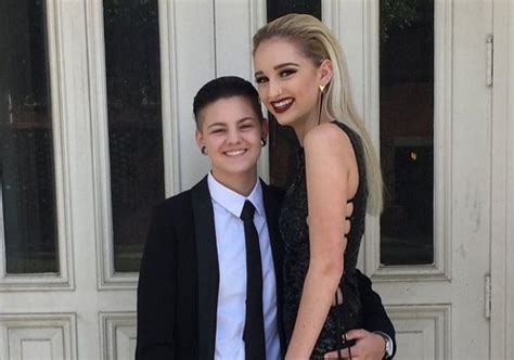 This Teen Lesbian Couple Were Crowned Prom Queens Bbc Three Scoopnest
