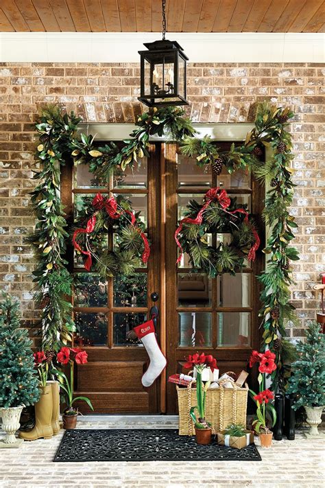 How To Choose The Right Size Wreath Front Door Christmas Decorations