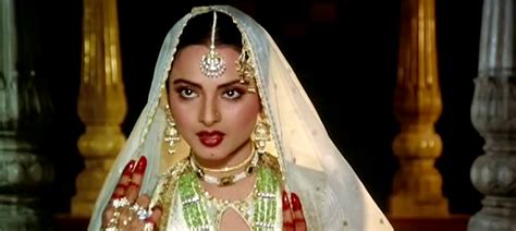 rekha as umrao jaan उमराव जान के लिए शाही परिवारों ने की थी मदद रेखा ने फिल्म में पहनी थी
