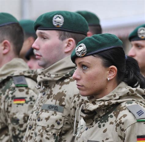 Soldaten Auch Frauen Können Beim Bund Karriere Machen Welt