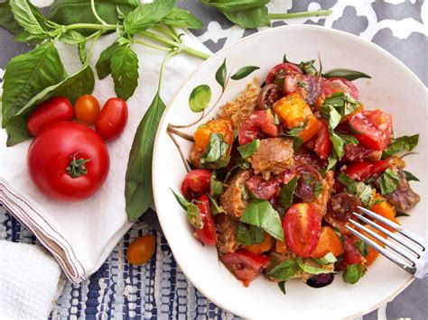 Classic Panzanella Salad Tuscan Style Tomato And Bread Salad Recipe