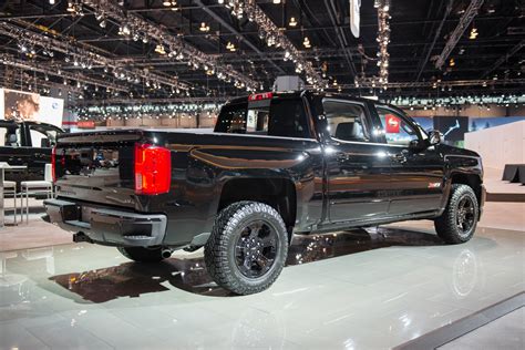 If you like any photos of chevrolet silverado midnight edition you can share them on social networks with your friends. 2018 Chevrolet Silverado Midnight Edition | Car Photos ...