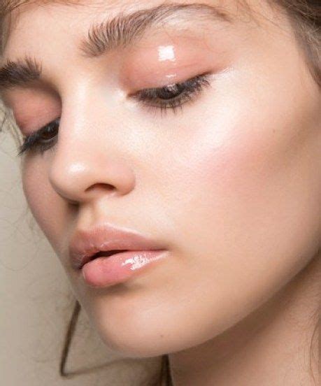 10 Summer 2019 Makeup Trends You Need To Get On Board With Society19