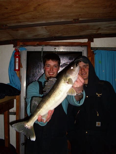 Wisconsin Fishing Reports: Wolf River Walleye Fishing Rafts