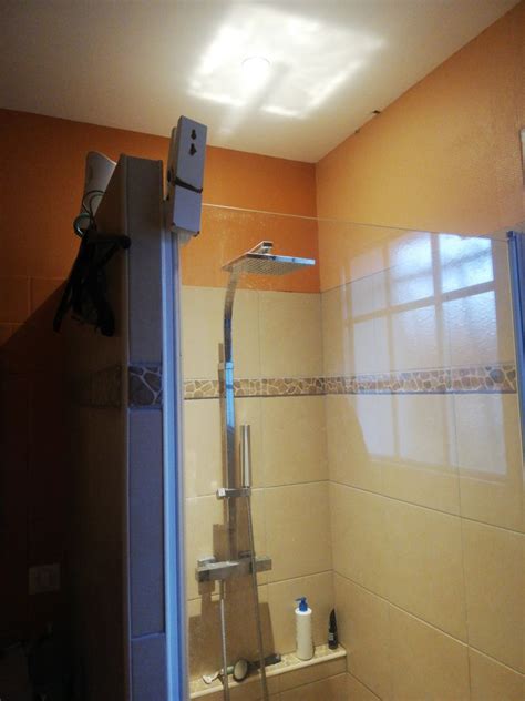 Très souple, se pose facilement. Le joint de ma porte de douche ne tient pas. Résolu - 11 ...