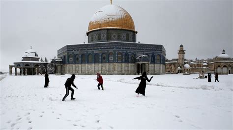 Snow Blankets Holy Sites In Jerusalem The New York Times
