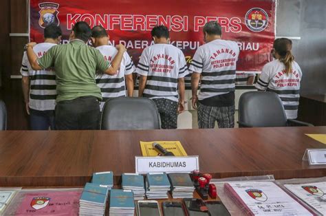 Kelvin, pekerja di galangan kapal markopol shipyard batuaji terjatuh saat bekerja, pada senin (19/4/2021) siang. Polisi Umumkan 6 Tersangka Baru Kasus Kematian ABK Indonesia di Kapal Cina — BeritaBenar