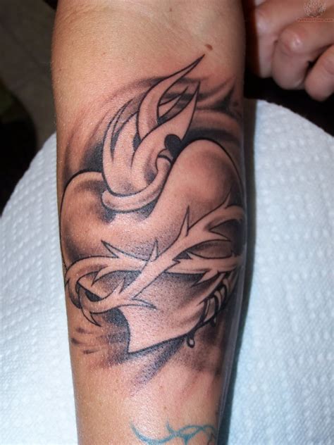 Designs such as a heart pierced with arrows expressive deep feelings of love and several elements can be incorporated with the tattoos for a richer expression. 50 Awesome Heart Tattoo Designs Ideas - The Xerxes
