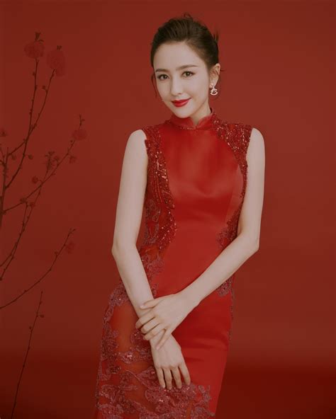 The site owner hides the web page description. 佟丽娅央视春晚旗袍造型 婀娜优雅!