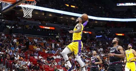 Lebron James Scores 51 Points Lakers Roll Past Heat 113 97