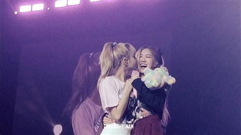 17 Times Blackpink Hugged And Stole Our Hearts With Their Friendship