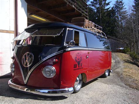 De volkswagen bus werd gebouwd tussen 1950 en 1979 en werd een icoon van de jaren '60 met vele bijnamen zoals 'microbus'. Slammed VW Panel | Auto Restorationice