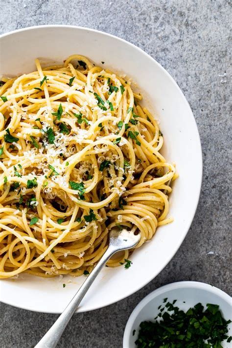Hundreds of delicious recipes, paired with simple sides, that can be on your table in 45 minutes or less. Spaghetti Aglio e Olio | Recipe | Food, Olio recipe, Recipes