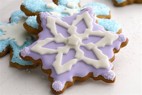 How To Decorate Snowflake Cookies That Are Almost Too Pretty To Eat