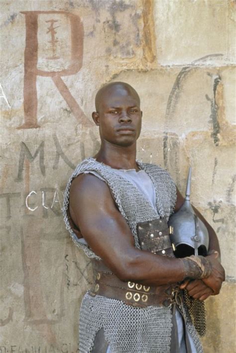 In the year 180, the death of emperor marcus aurelius throws the roman empire into chaos. Djimon Hounsou for Gladiator. | Russell crowe in 2019 ...