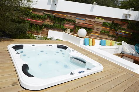 The uk's travel restrictions were eased on 17th may, meaning. 8 Photos Of The New Love Island 2017 Villa That'll Make ...