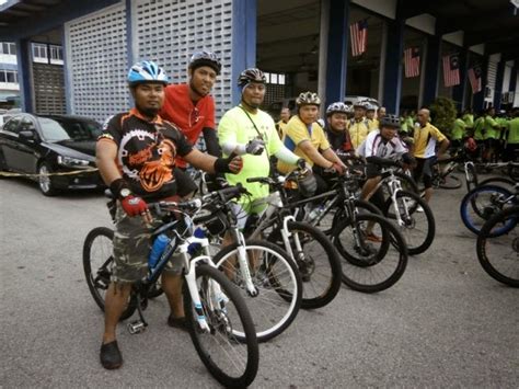 Ketua polis dhading, superintendan rabindra regmi, berkata suspek, raju pariyar, membawa kepala milik mangsa lelaki berumur 65 tahun yang dibunuhnya ke balai itu khamis lalu. Kamen Riders Cycling Team: Kayuhan bersama Ketua Polis ...