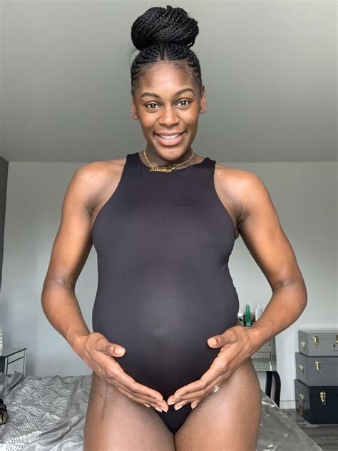 BenServer Mike Edwards S Wife Perri Shakes Drayton Cradles Her Baby Bump In Stunning Photo