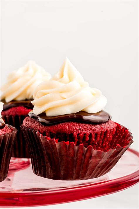 Red Velvet Cupcakes Garnish Glaze